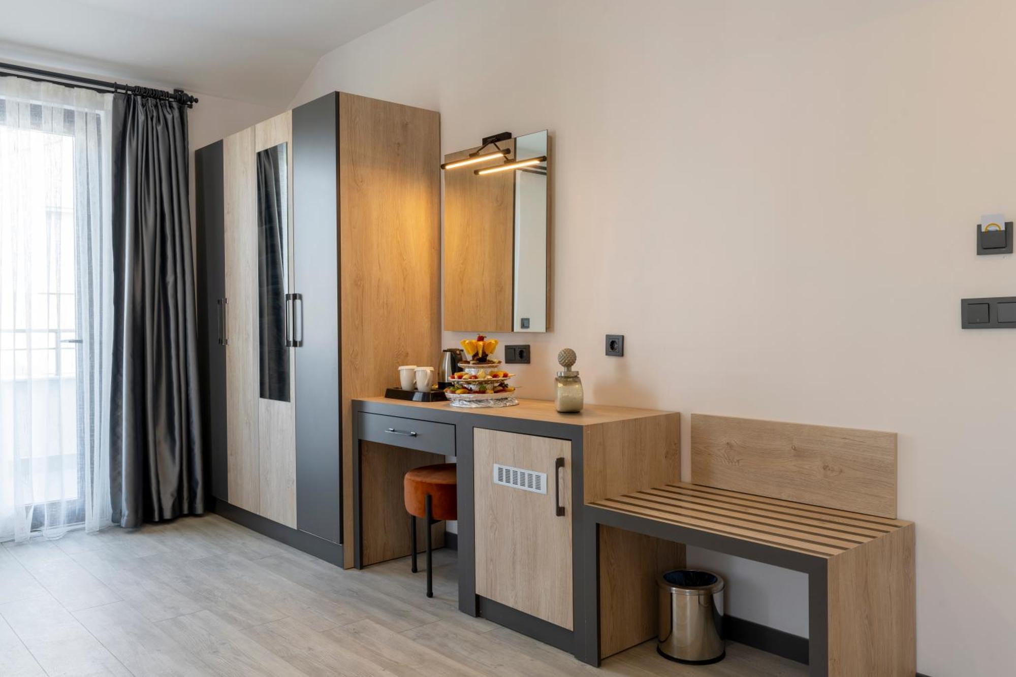 Irenic Otel